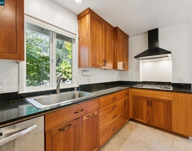 11 Altamount - Photo Thumbnail 12