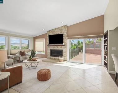 5530 Merritt Dr - Photo Thumbnail 4