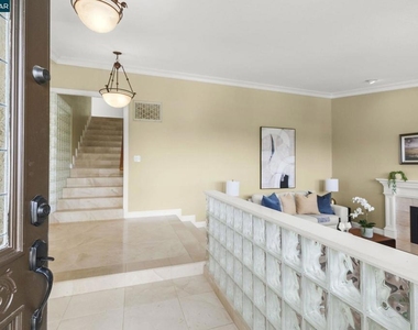5530 Merritt Dr - Photo Thumbnail 1