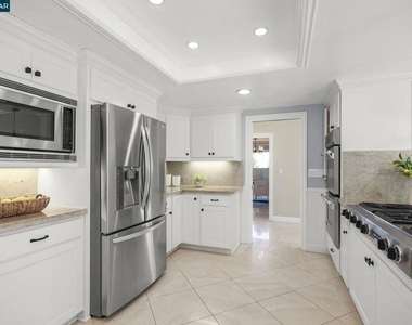 5530 Merritt Dr - Photo Thumbnail 9