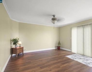5530 Merritt Dr - Photo Thumbnail 12
