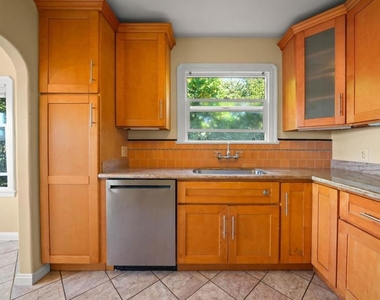 380 Alhambra St. - Photo Thumbnail 16