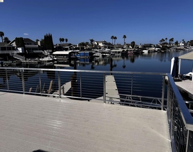 5593 Drakes Dr - Photo Thumbnail 17