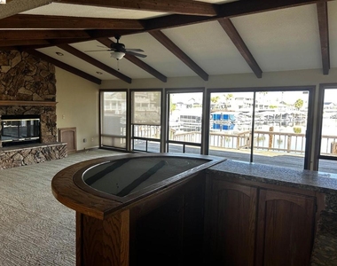 5593 Drakes Dr - Photo Thumbnail 10