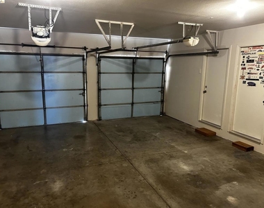 5593 Drakes Dr - Photo Thumbnail 15
