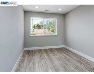 2060 Miramonte Ave - Photo Thumbnail 8