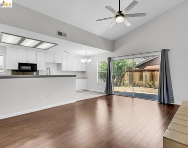 9438 Tuscany Circle - Photo Thumbnail 8