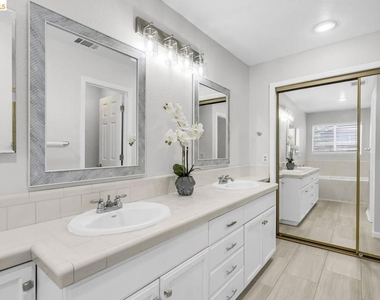 9438 Tuscany Circle - Photo Thumbnail 22
