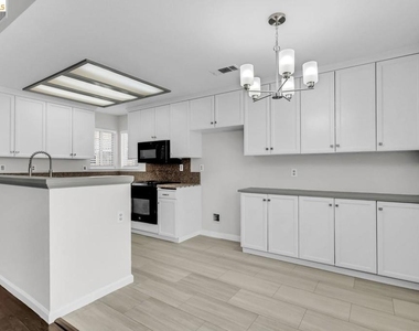 9438 Tuscany Circle - Photo Thumbnail 11