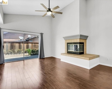 9438 Tuscany Circle - Photo Thumbnail 9
