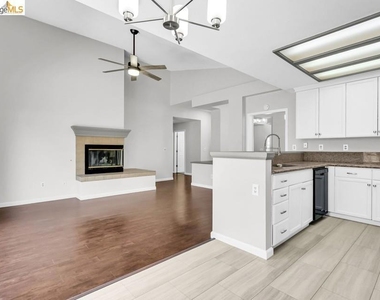 9438 Tuscany Circle - Photo Thumbnail 14