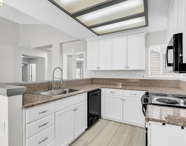 9438 Tuscany Circle - Photo Thumbnail 12