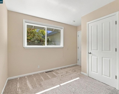 304 Gil Blas Rd - Photo Thumbnail 18