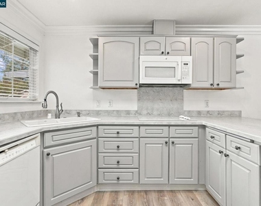 304 Gil Blas Rd - Photo Thumbnail 9