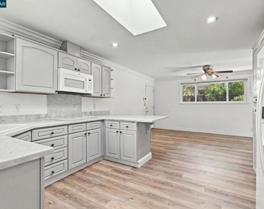 304 Gil Blas Rd - Photo Thumbnail 6