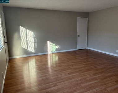 2171 Peach St - Photo Thumbnail 3