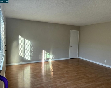 2171 Peach St - Photo Thumbnail 11