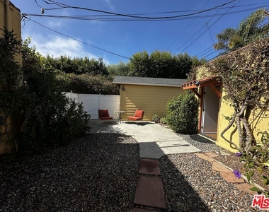 859 1/2 Commonwealth Avenue - Photo Thumbnail 3