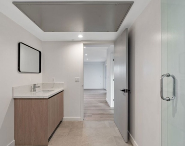 10918 Camarillo Street - Photo Thumbnail 15