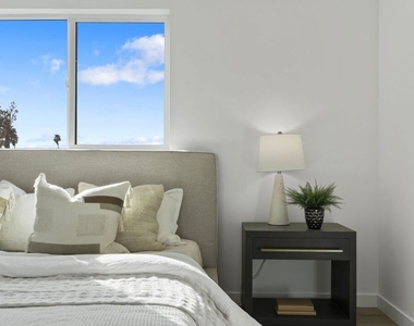 10918 Camarillo Street - Photo Thumbnail 9