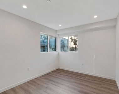 10918 Camarillo Street - Photo Thumbnail 10