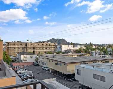 10918 Camarillo Street - Photo Thumbnail 18