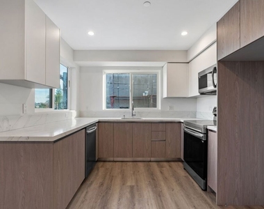 10918 Camarillo Street - Photo Thumbnail 4