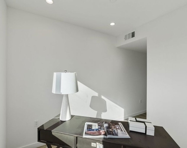 10918 Camarillo Street - Photo Thumbnail 12