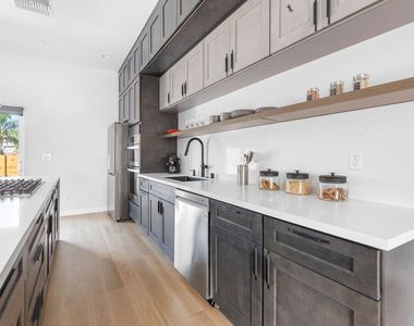 4523 Alumni Avenue - Photo Thumbnail 8