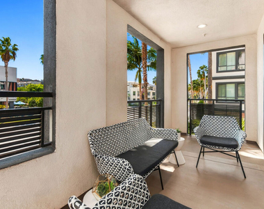 12550 W Fielding Circle - Photo Thumbnail 9