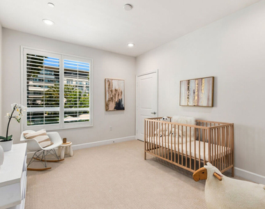 12550 W Fielding Circle - Photo Thumbnail 19