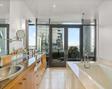 1111 S Grand Avenue - Photo Thumbnail 12