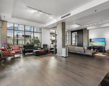 1111 S Grand Avenue - Photo Thumbnail 5