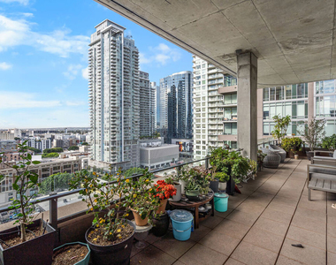 1111 S Grand Avenue - Photo Thumbnail 16