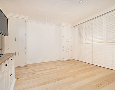 1333 S Beverly Glen - Photo Thumbnail 23