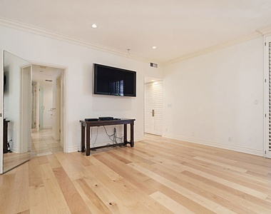 1333 S Beverly Glen - Photo Thumbnail 25