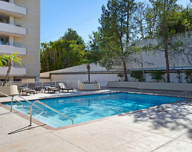 1333 S Beverly Glen - Photo Thumbnail 32