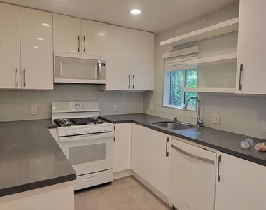 305 Broadway Street - Photo Thumbnail 14