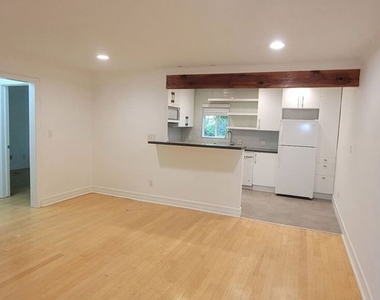 305 Broadway Street - Photo Thumbnail 13