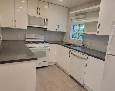 305 Broadway Street - Photo Thumbnail 11