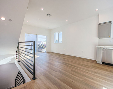 11443 Hatteras Street - Photo Thumbnail 15