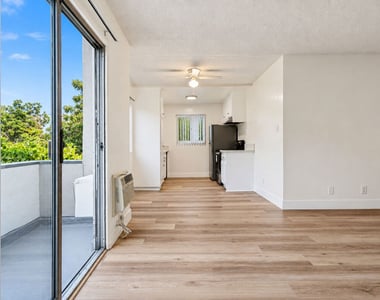 825 S Bedford Street - Photo Thumbnail 2