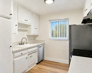 825 S Bedford Street - Photo Thumbnail 5