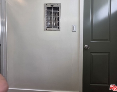 11051 Missouri Avenue - Photo Thumbnail 16