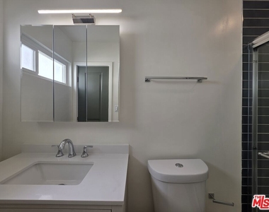 11051 Missouri Avenue - Photo Thumbnail 15