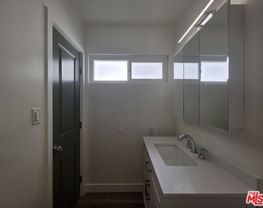 11051 Missouri Avenue - Photo Thumbnail 13