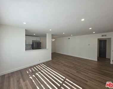 11051 Missouri Avenue - Photo Thumbnail 5