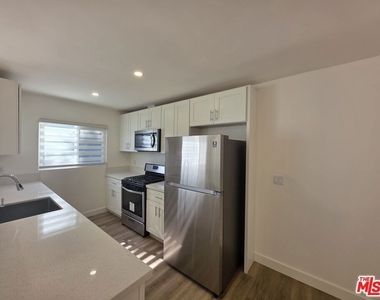 11051 Missouri Avenue - Photo Thumbnail 10