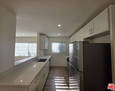 11051 Missouri Avenue - Photo Thumbnail 6