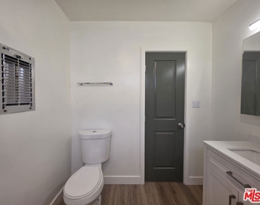 11051 Missouri Avenue - Photo Thumbnail 20